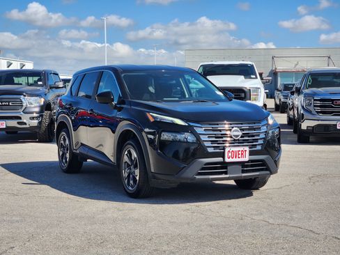 Used 2024 Nissan Rogue SV FWD image 3