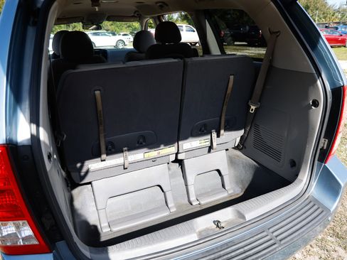 Used 2012 Kia Sedona LX image 23
