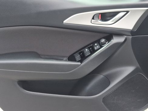 Used 2017 MAZDA MAZDA3 Sport image 12
