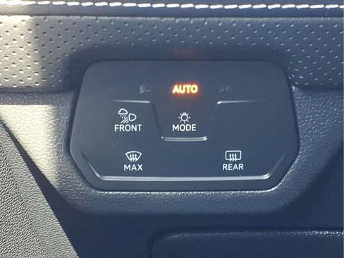 Used 2024 Volkswagen Atlas Cross Sport SE FWD image 24