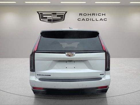 Certified 2022 Cadillac Escalade Sport w/ Touring Package image 4