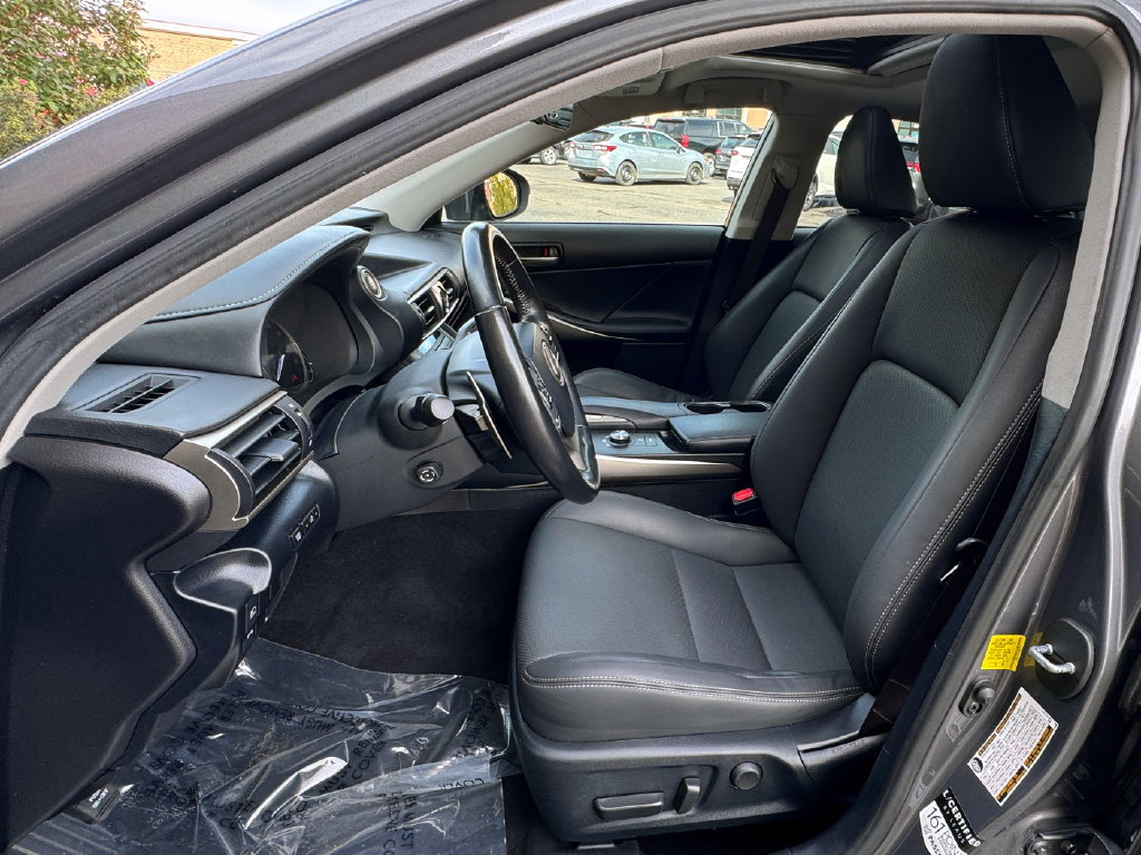 Used 2019 Lexus IS 300 AWD image 19