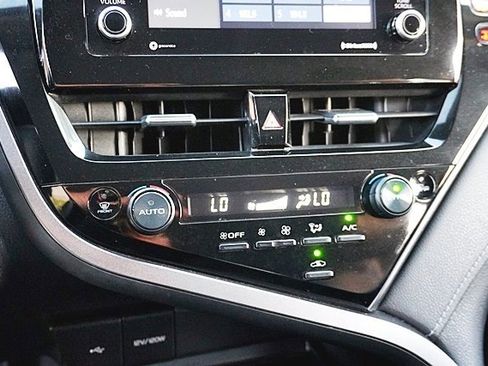 Used 2022 Toyota Camry SE image 25