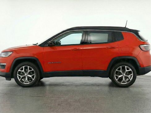 Used 2025 Jeep Compass Limited image 5