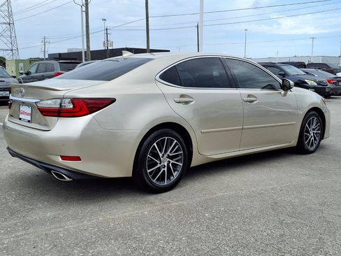 Used 2017 Lexus ES 350 w/ Luxury Package FWD image 25