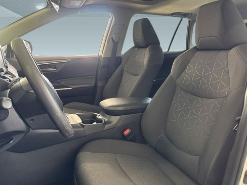 Used 2021 Toyota RAV4 XLE w/ Convenience Package FWD image 5