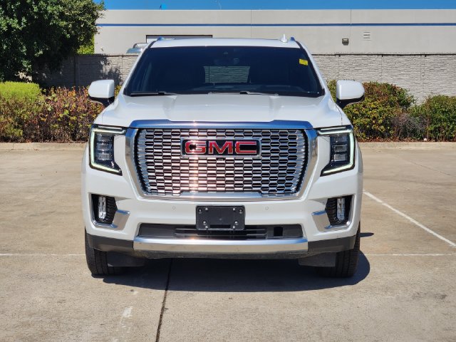 Used 2021 GMC Yukon XL Denali w/ Denali Premium Package AWD/4WD image 3