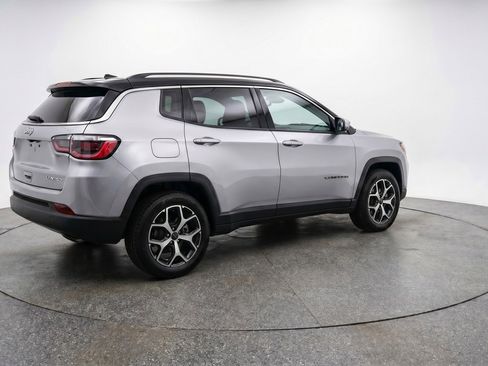 Used 2025 Jeep Compass Limited AWD/4WD image 9