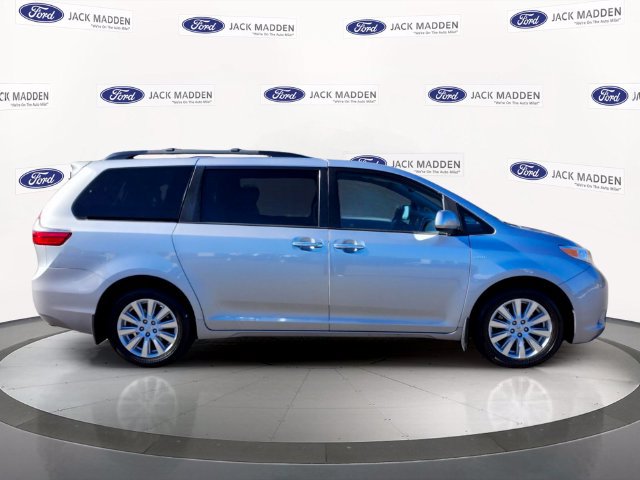 Used 2017 Toyota Sienna XLE Premium w/ Outdoor Package AWD/4WD image 6