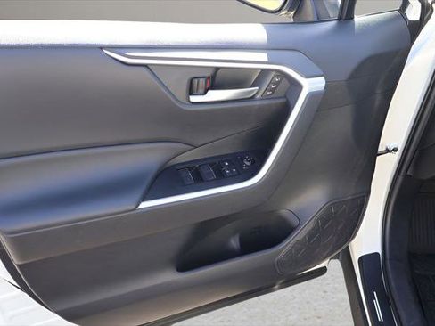 Used 2022 Toyota RAV4 XLE Premium image 12