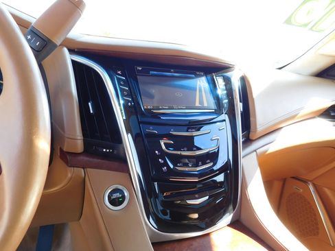 Used 2016 Cadillac Escalade Platinum AWD/4WD image 30