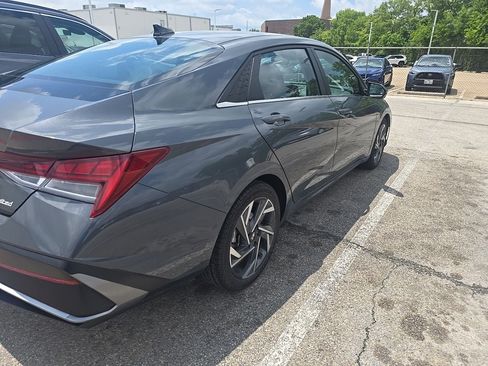 Used 2024 Hyundai Elantra Limited FWD image 5
