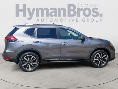 Used 2018 Nissan Rogue SL w/ Premium Package image 2