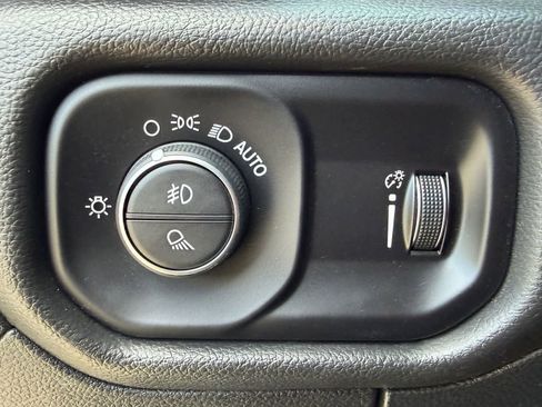 Used 2021 RAM 1500 Big Horn AWD/4WD image 16