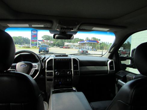Used 2019 Ford F250 Lariat w/ Lariat Ultimate Package image 11