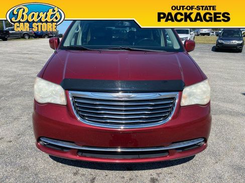 Used 2013 Chrysler Town & Country Touring FWD image 2
