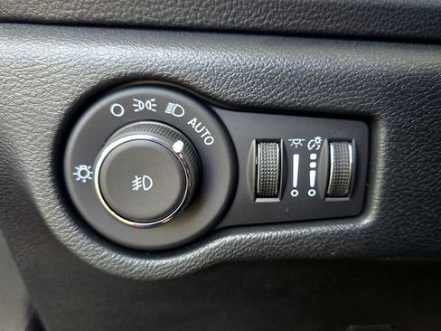 New 2026 Chrysler Pacifica Limited image 16