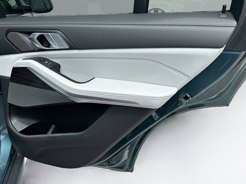 Used 2024 BMW X5 sDrive40i w/ Premium Package image 33