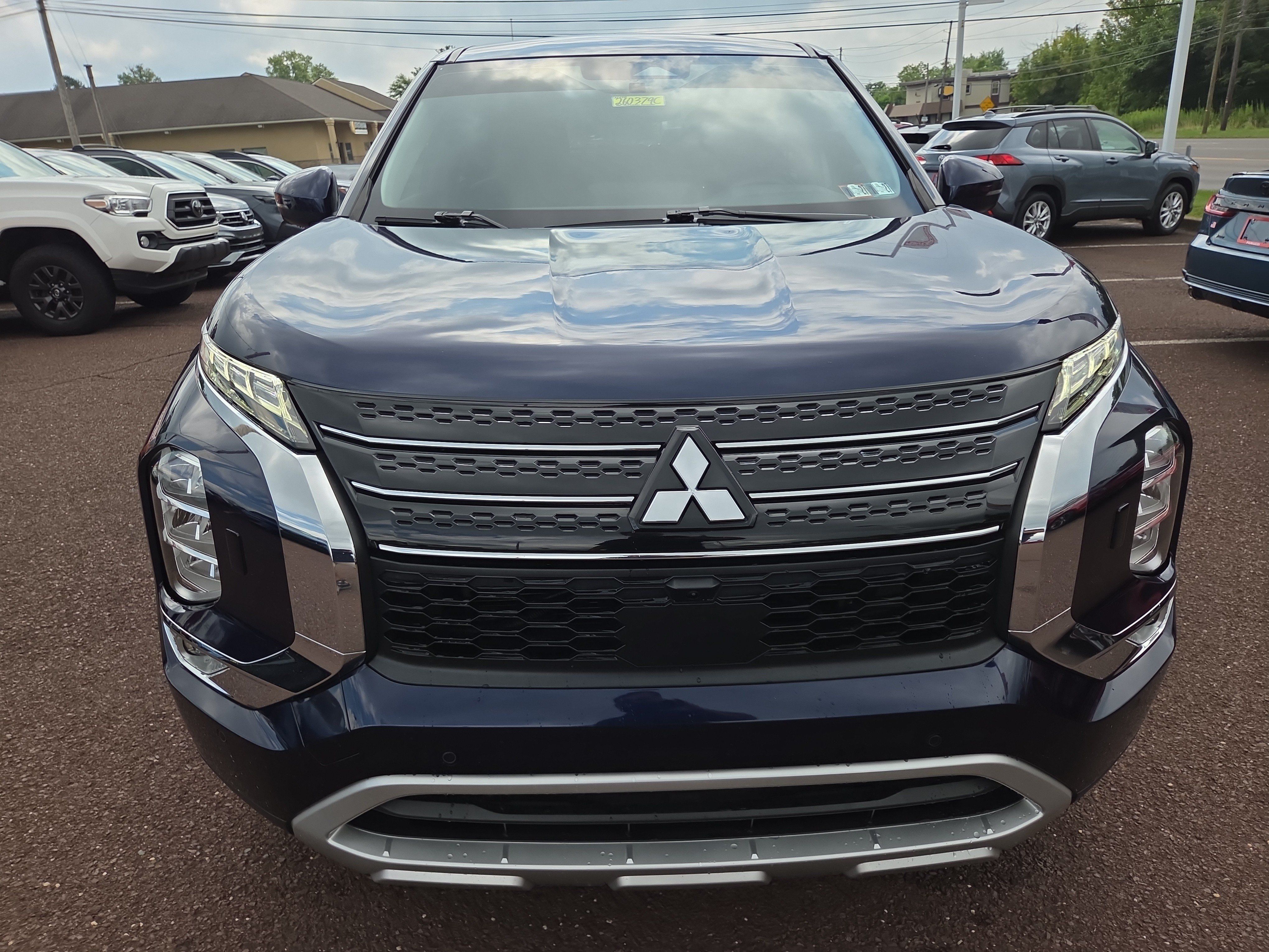 Used 2024 Mitsubishi Outlander SE Black Edition AWD/4WD image 8