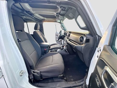 Used 2023 Jeep Wrangler Unlimited w/ Cold Weather Group AWD/4WD image 32