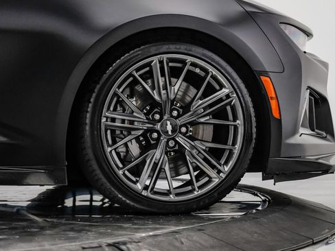 Used 2018 Chevrolet Camaro ZL1 RWD image 93