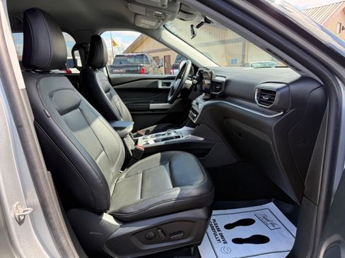 Used 2023 Ford Explorer XLT w/ Equipment Group 202A AWD/4WD image 23