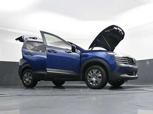 Used 2025 Nissan Kicks S image 45