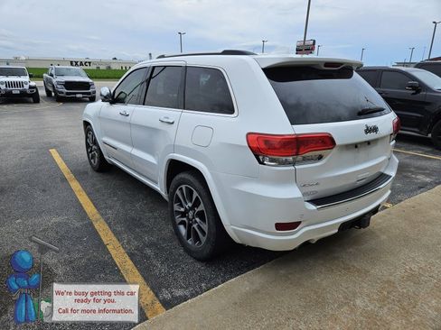 Used 2017 Jeep Grand Cherokee Overland AWD/4WD image 3