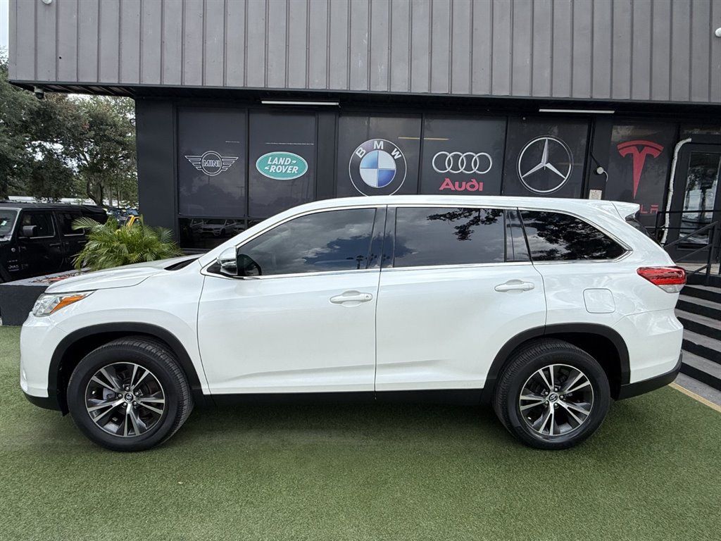 Used 2019 Toyota Highlander LE FWD image 7