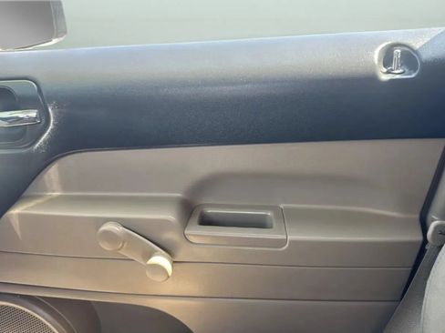 Used 2017 Jeep Patriot Sport FWD image 9