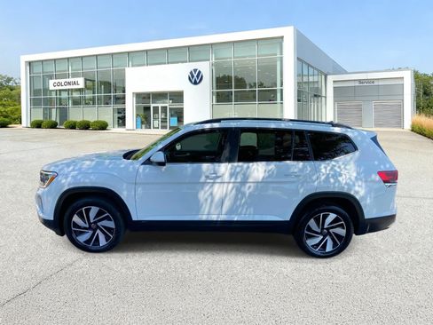 Used 2025 Volkswagen Atlas SE AWD/4WD image 2