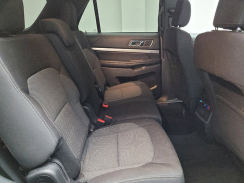 Used 2019 Ford Explorer XLT AWD/4WD image 19