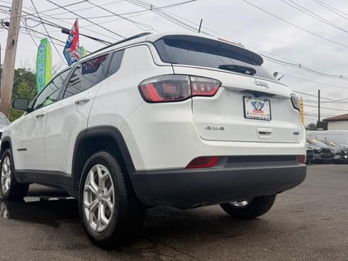 Used 2024 Jeep Compass Latitude AWD/4WD image 8
