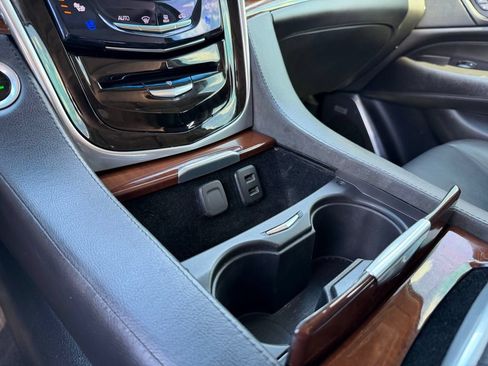 Used 2019 Cadillac Escalade ESV Premium Luxury AWD/4WD image 58