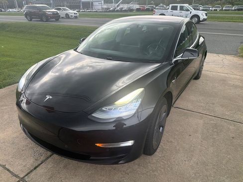 Used 2018 Tesla Model 3 Long Range RWD image 4