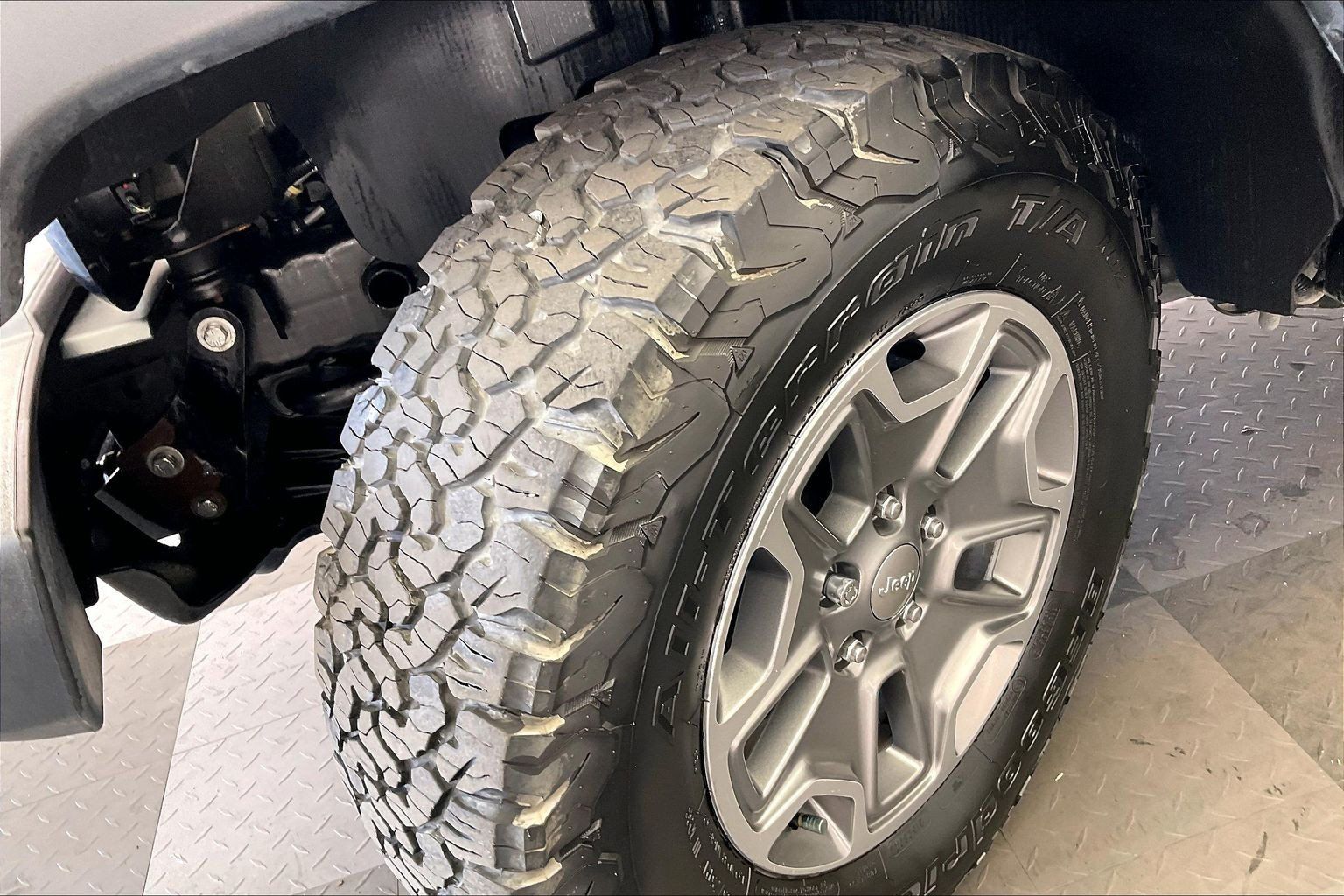 Used 2017 Jeep Wrangler Unlimited Rubicon w/ Connectivity Group AWD/4WD image 33