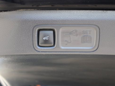 Used 2024 Ford Expedition Limited image 38