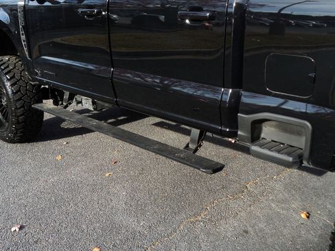 Used 2025 Ford F250 Platinum image 8