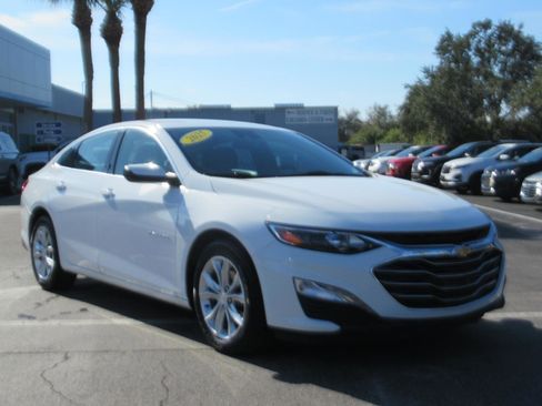 Used 2025 Chevrolet Malibu LT image 4