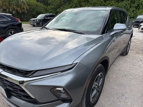 Used 2025 Chevrolet Blazer LT FWD image 1