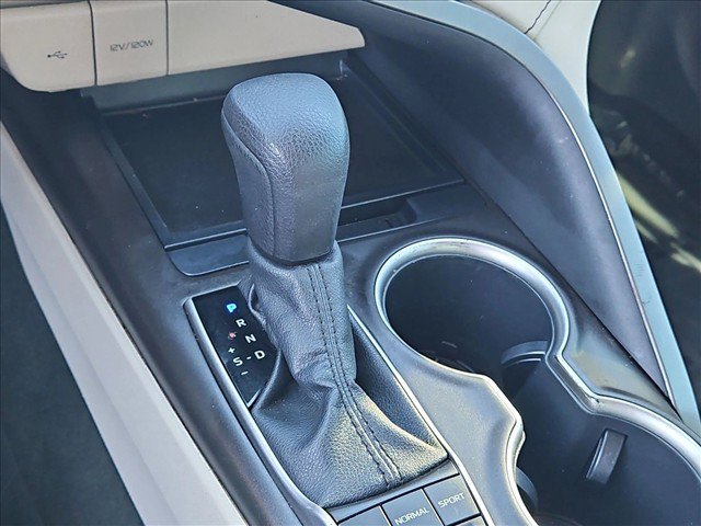 Used 2022 Toyota Camry LE w/ Carpet Mat Package (TMS) FWD image 16