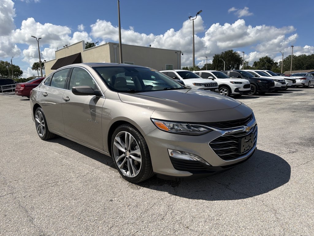Used 2024 Chevrolet Malibu LT FWD image 2