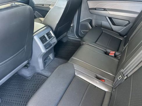 Used 2022 Volkswagen Atlas Cross Sport SE w/ Panoramic Sunroof Package FWD image 15