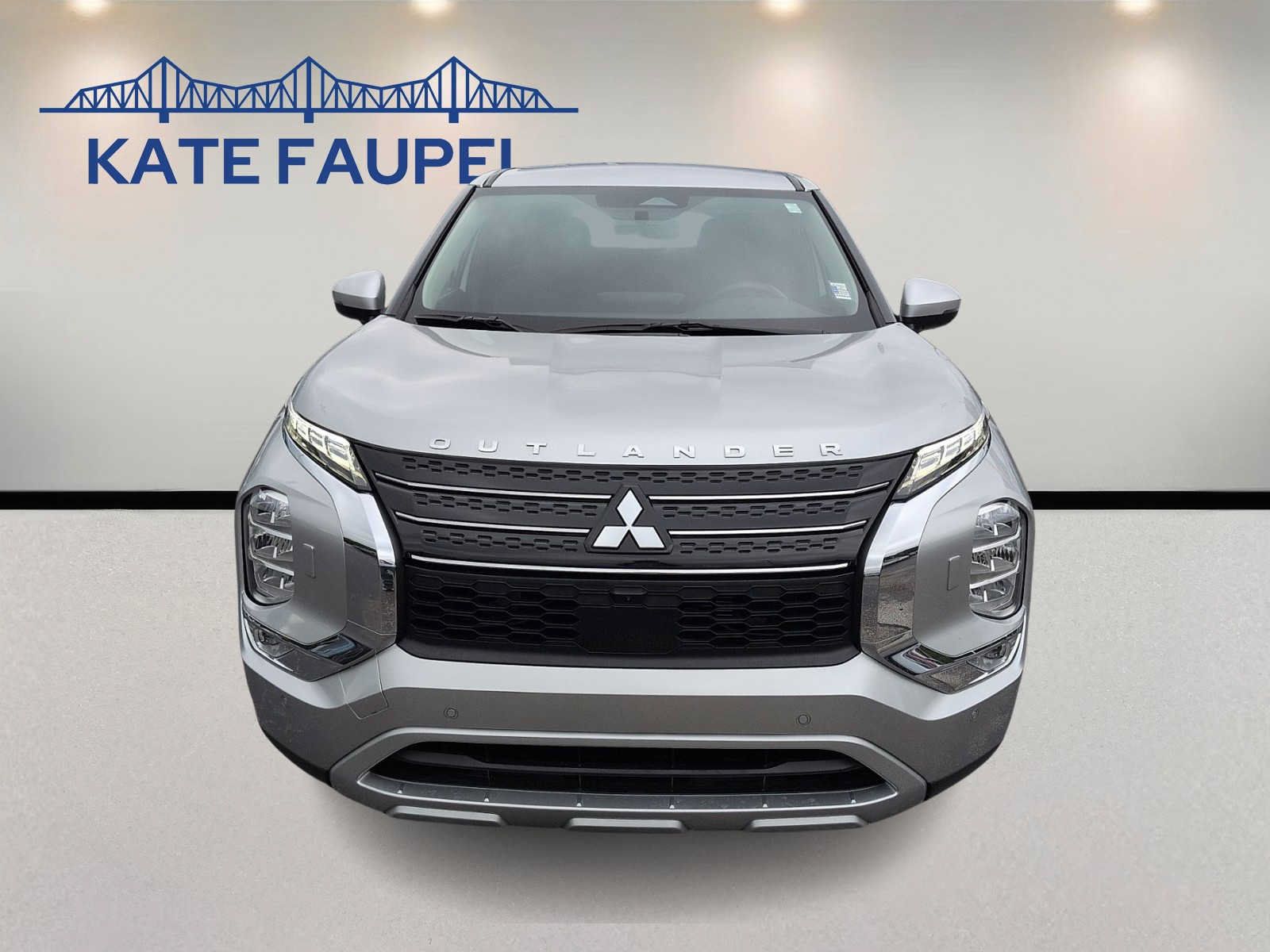 Used 2024 Mitsubishi Outlander SE AWD/4WD image 2