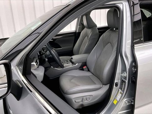 Used 2021 Toyota Highlander Platinum image 8