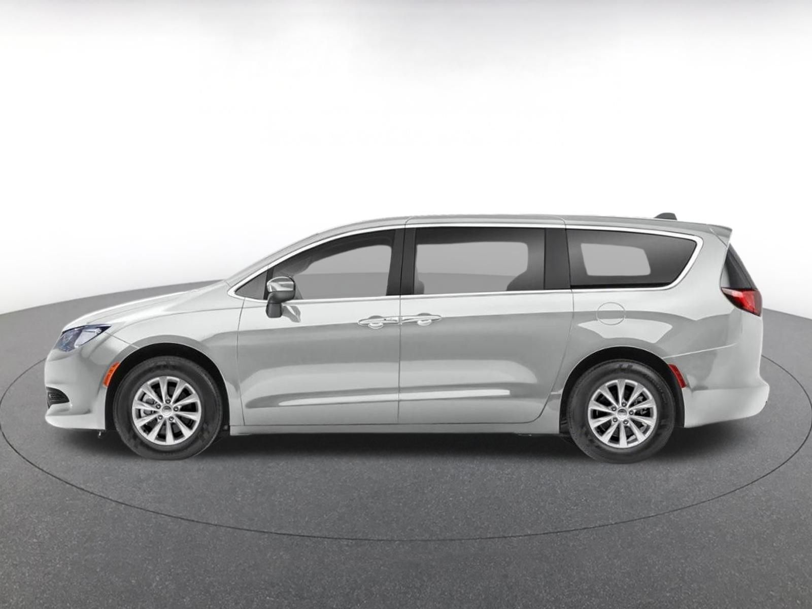 Used 2024 Chrysler Voyager LX FWD image 2