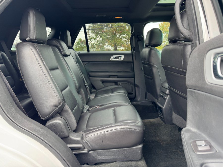 Used 2014 Ford Explorer XLT w/ Equipment Group 202A AWD/4WD image 19