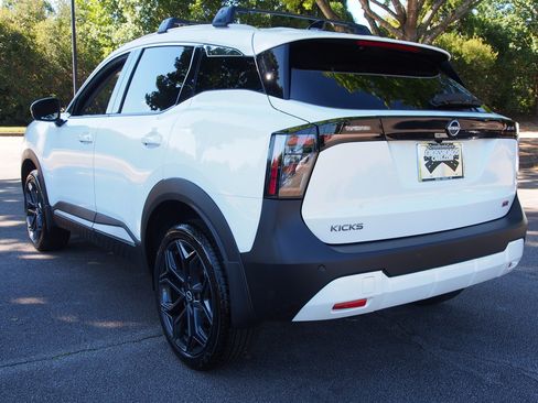 Used 2026 Nissan Kicks SR FWD image 5