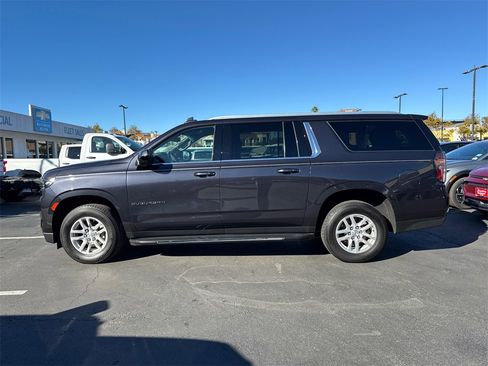 Used 2023 Chevrolet Suburban LT image 7