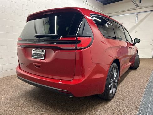 New 2026 Chrysler Pacifica Select FWD image 2